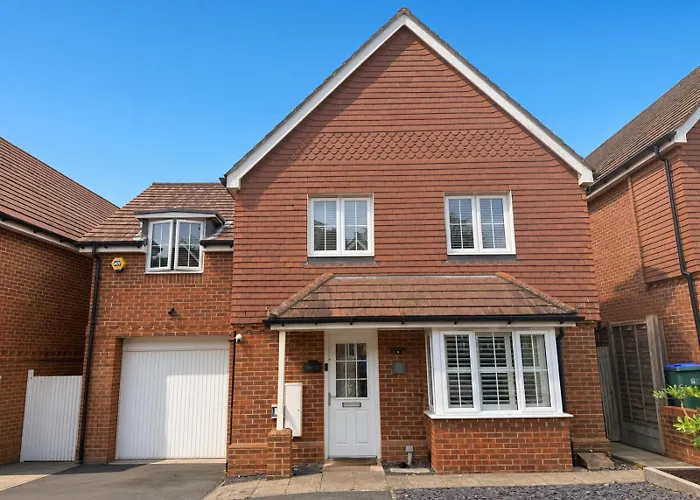 Double B&B Room In Southwater With Private Bathroom And Parking